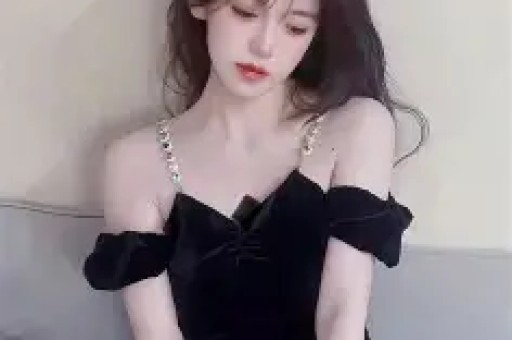 炸裂！司晓迪凌晨甩黑色吊带美照评论区从吃瓜到吐槽吵翻了天