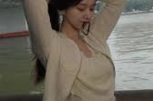 315 最讽刺名场面：被曝光鸡爪股东正看晚会一句回应炸翻全网！